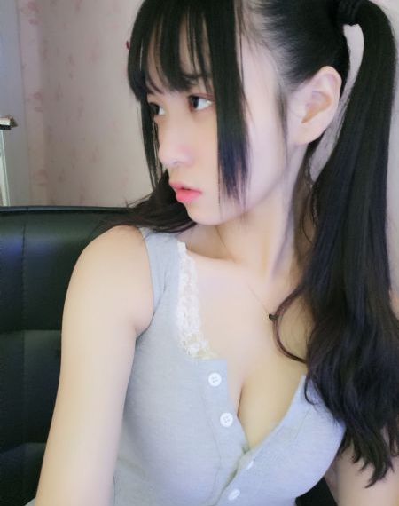 免费又色又爽无遮挡的扒胸罩小_国产剧日本电影免费