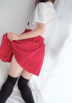 清纯校花第一夜献身老板_国产剧影视在线观看